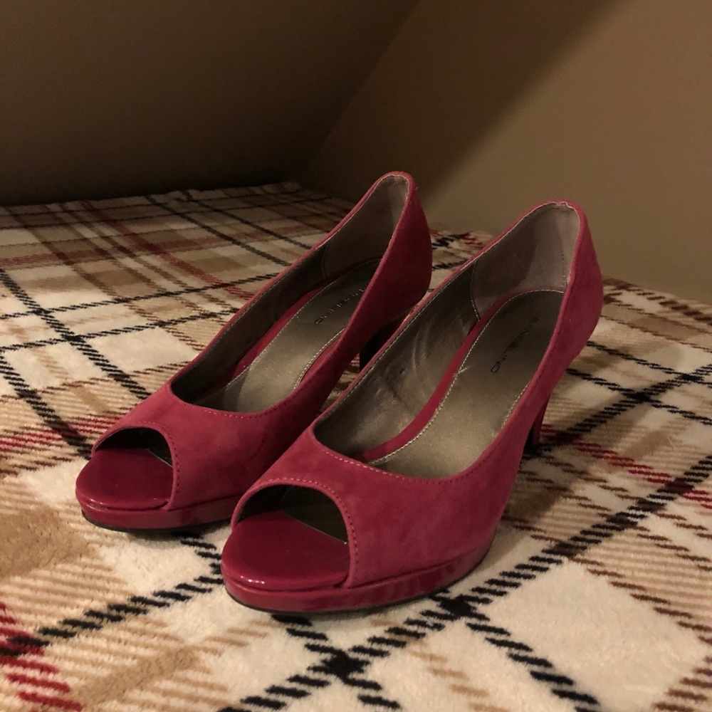 fuchsia Bandolino heels